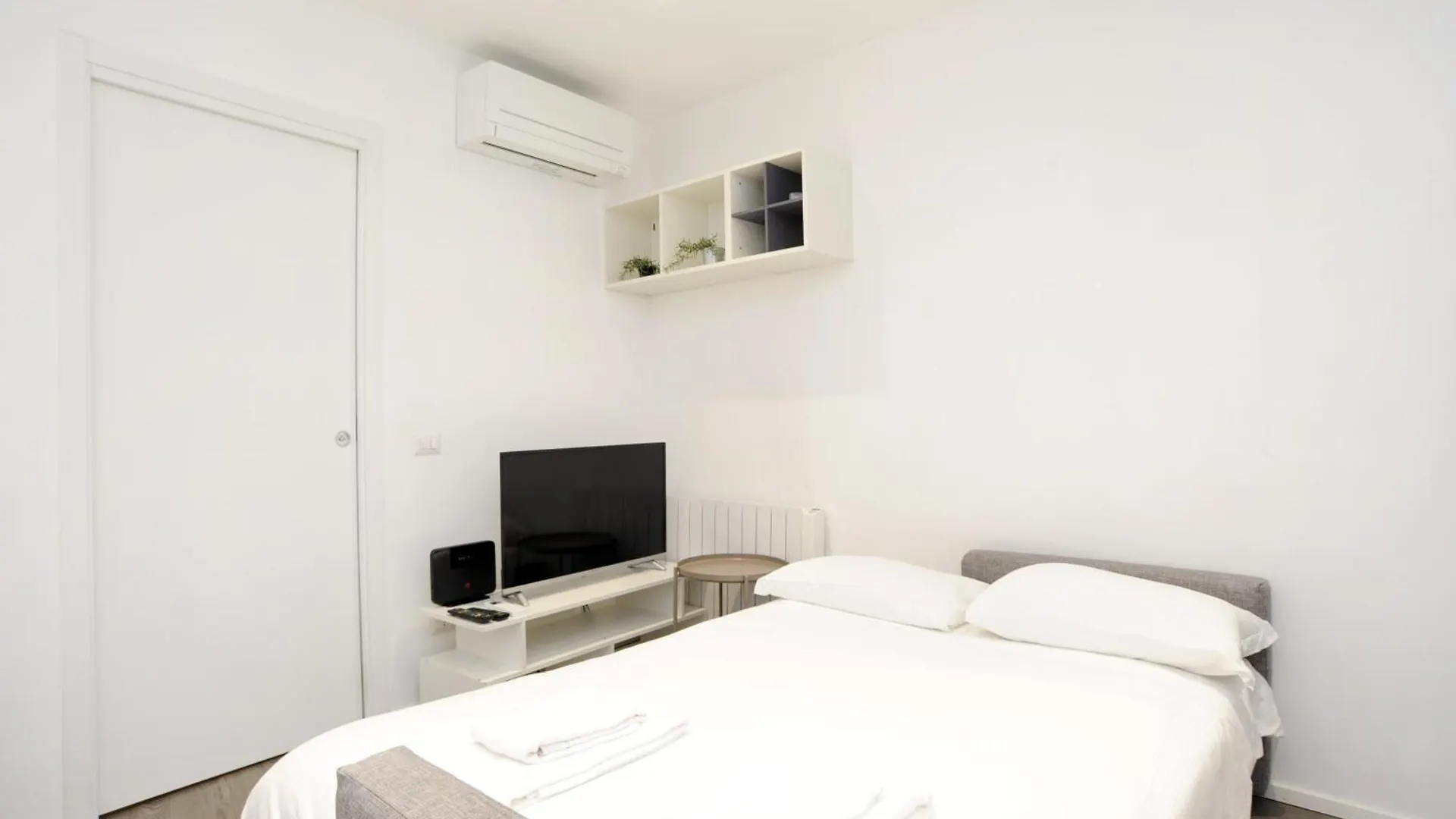 Ticinese 28 Apartment Milan
